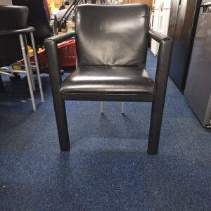 Leolux design stoel zwart – leren armstoel met modern design