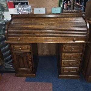 Klassiek houten rolluikbureau met lades