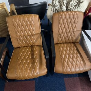 Set van 2 cognac fauteuils met zwart metalen frame – diamantstiksel Per stuk. set €130.00