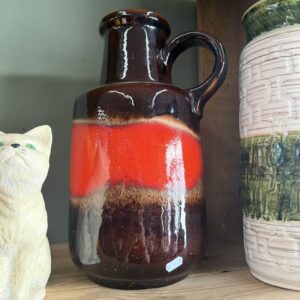 Vintage keramieken vaas / kan met oor – rood bruin glazuur