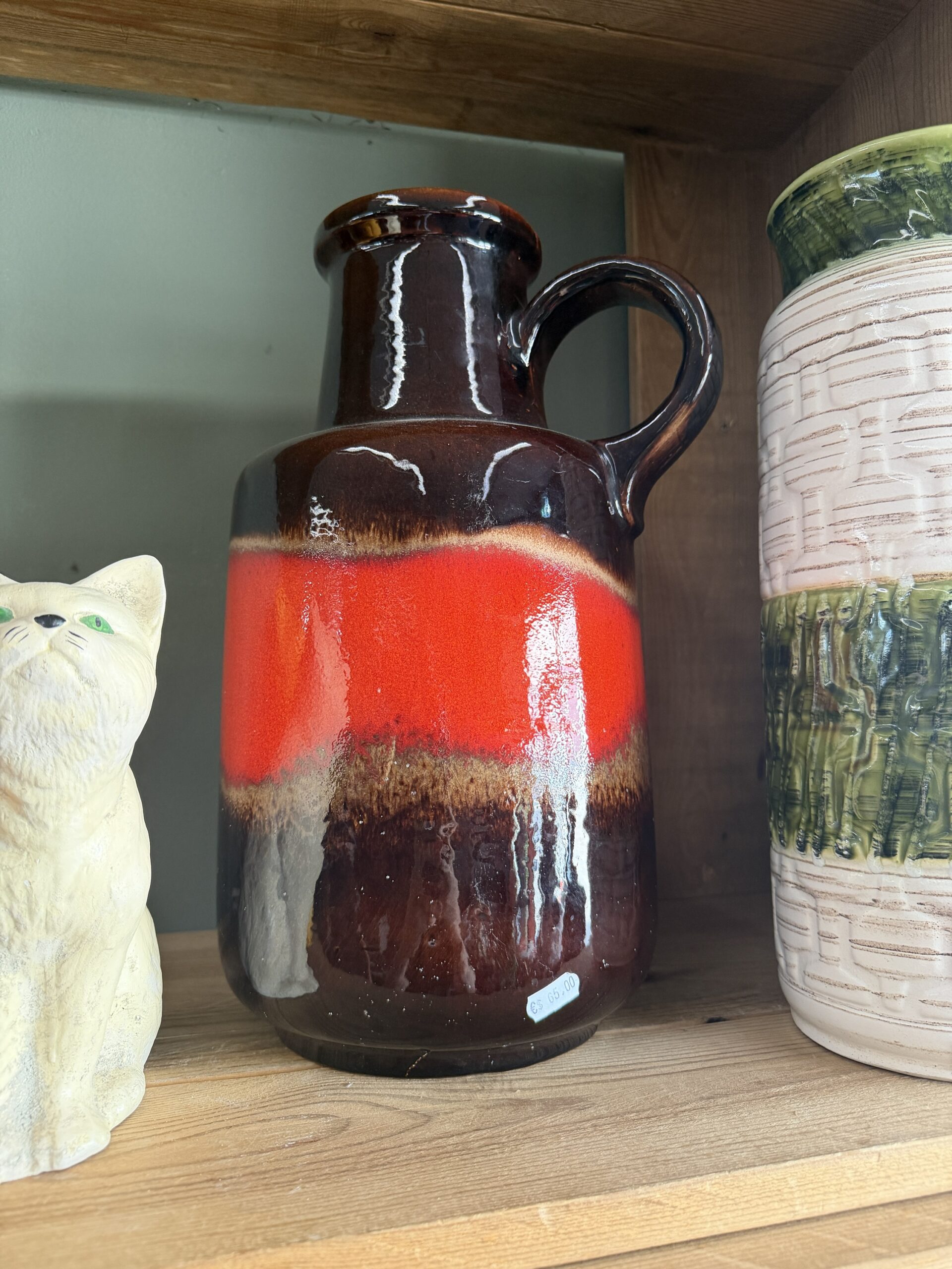 Vintage keramieken vaas / kan met oor – rood bruin glazuur