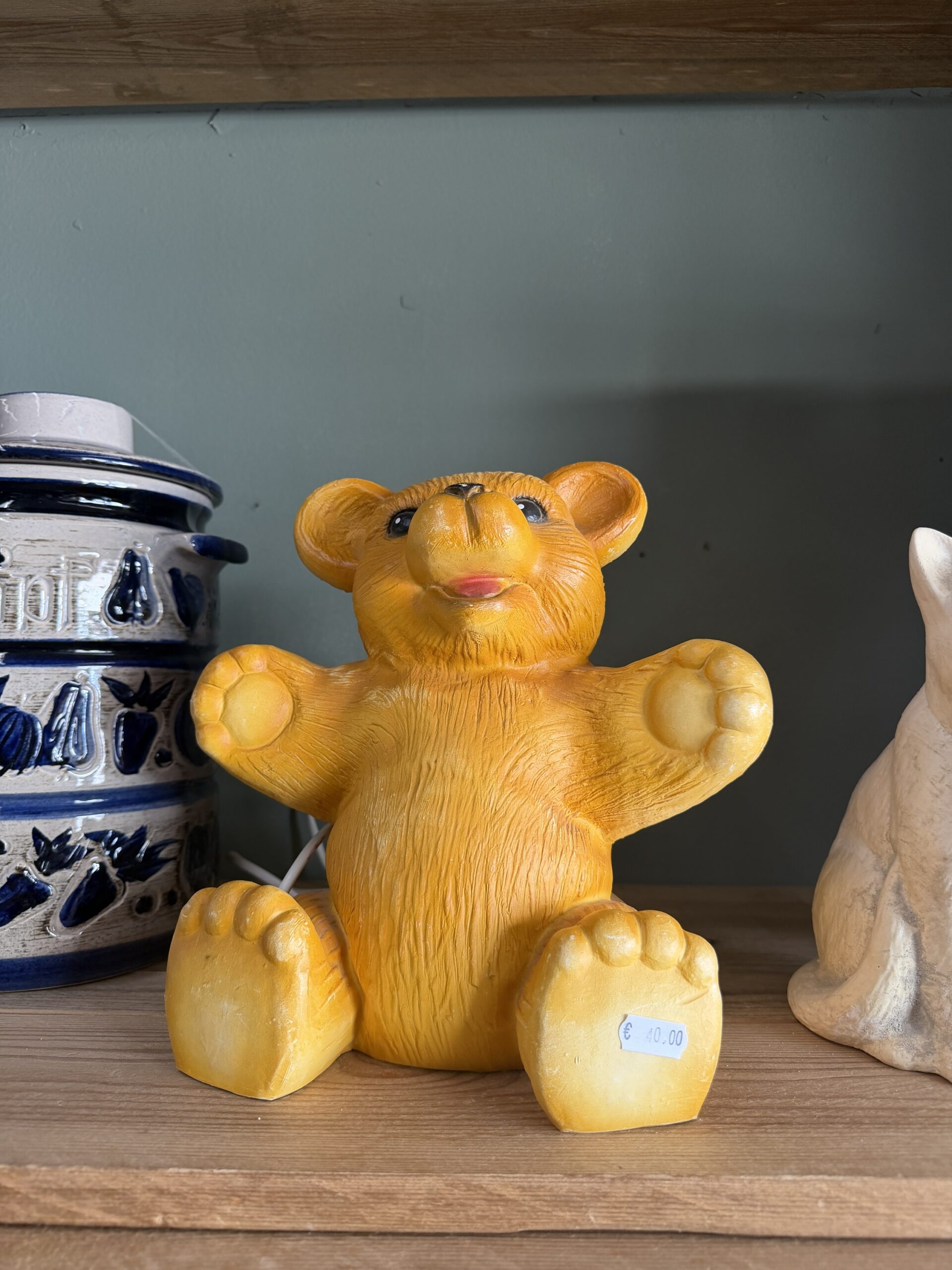 Groot decoratief berenbeeld – geel/oranje